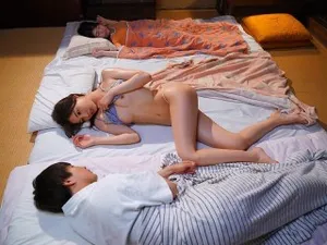 đang học thì anh bồ mò tay vào quần móc bím làm em dâm đãng thèm chịch