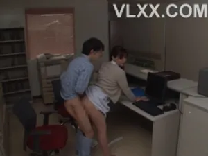 Yaoyao, một người mẫu trẻ đến từ Bắc Kinh, cùng những người bạn gái đáng yêu của cô đang biểu diễn một chương trình thân thiện. Hãy xem cảm giác xuất tinh cực khoái như thế nào và tận hưởng cảm giác xuất tinh theo phong cách vườn nhé!