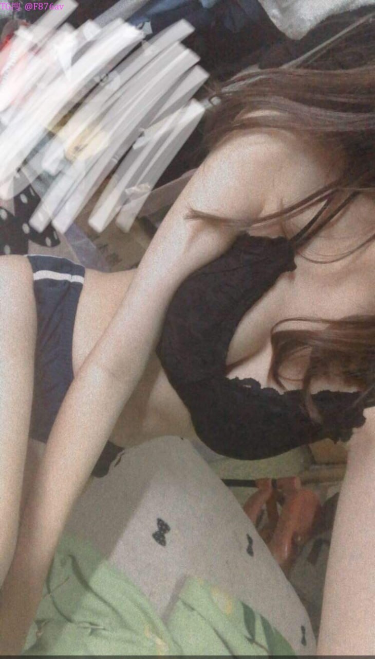 Má dẫn con gái đi mát-xa trị liệu bị anh kỷ thuật viên móc trúng điểm g