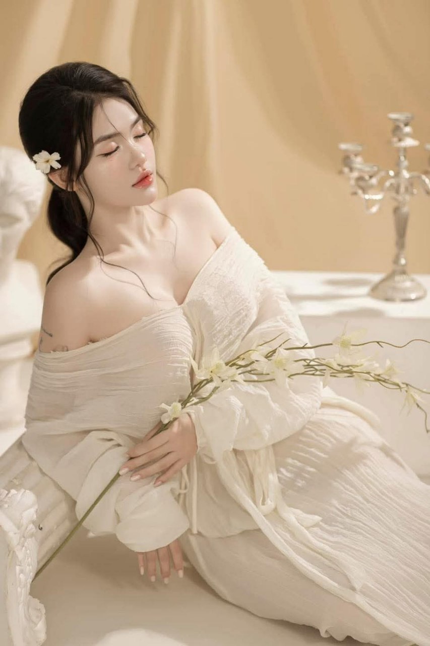 Chịch chị vợ yêu dâm dáng ngon không kém gì vợ